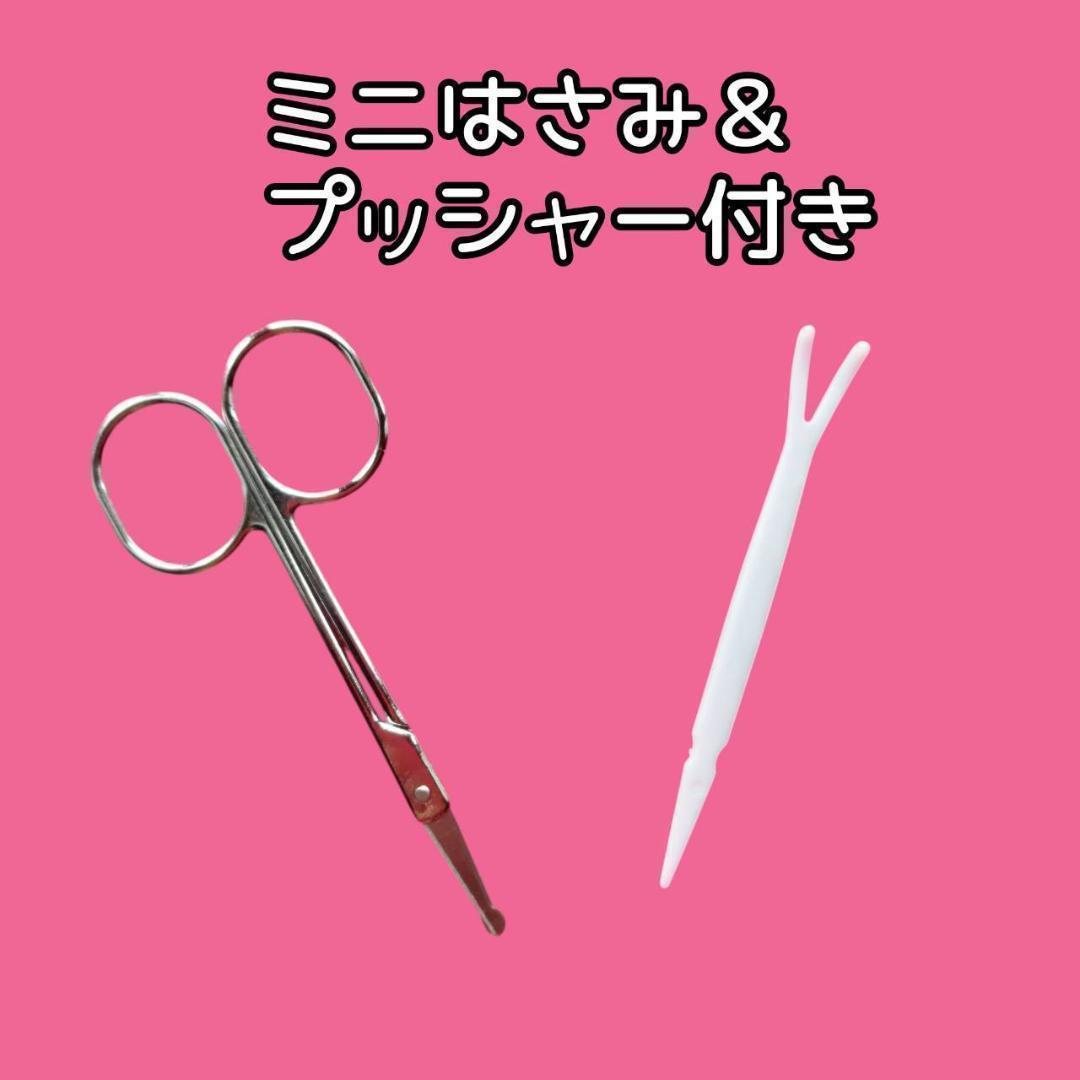 付属のミニはさみとプッシャーの写真
